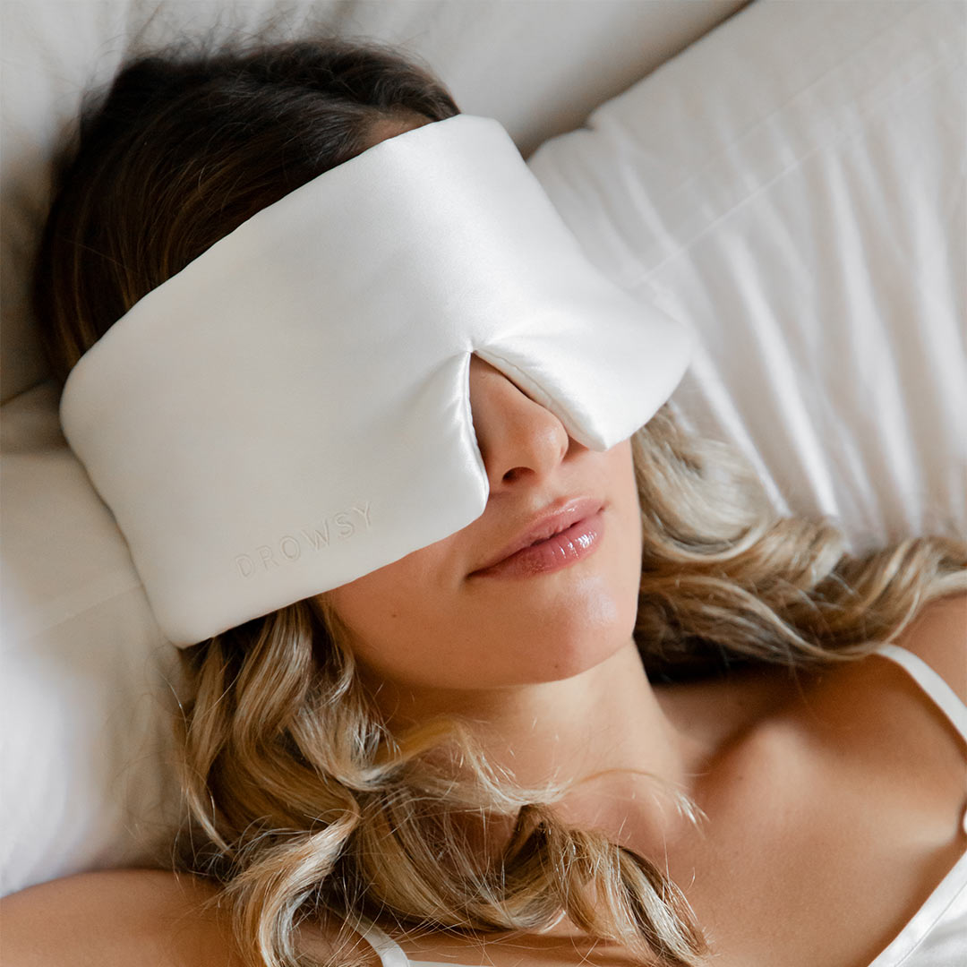 Akoya-Pearl-Silk-Sleep-Mask-PDP-09.jpg__PID:bdec478b-5a22-4441-aed1-1c41b6cfa0a9