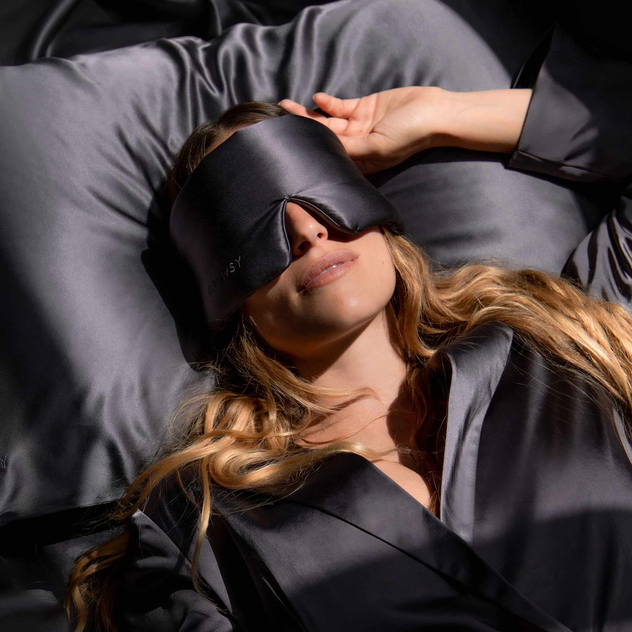 Drowsy-Sleep-Co-Mulberry-Silk-Sleep-Mask-Moonlight-Shadow01.jpg__PID:e8bbb1bb-edd8-43d9-a38f-3d69d6de30a7